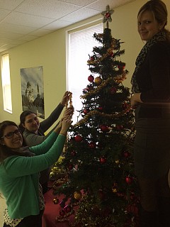 Diana, Gordana, & Lidija helped decorate for Badnje Veče (Christmas Eve)